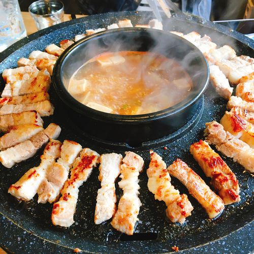 신촌 무한리필 통삼겹살 사진